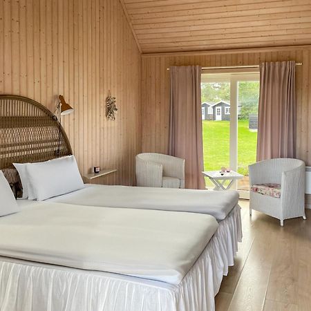 Hotel Strandgaarden Vesterø Havn Екстериор снимка