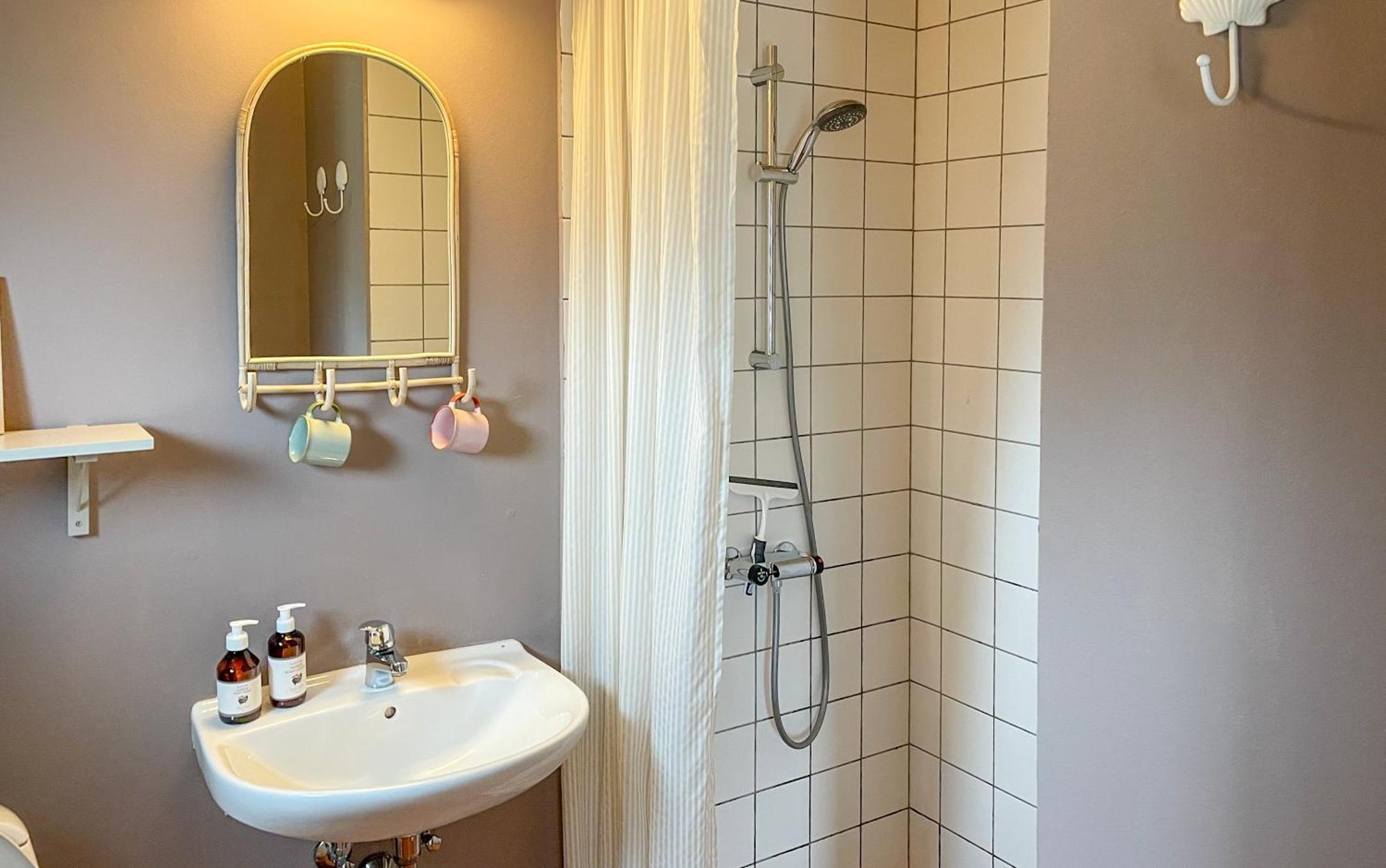 Hotel Strandgaarden Vesterø Havn Екстериор снимка