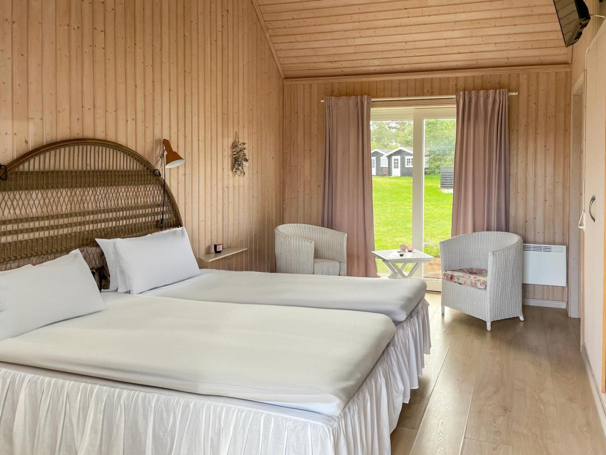 Hotel Strandgaarden Vesterø Havn Екстериор снимка