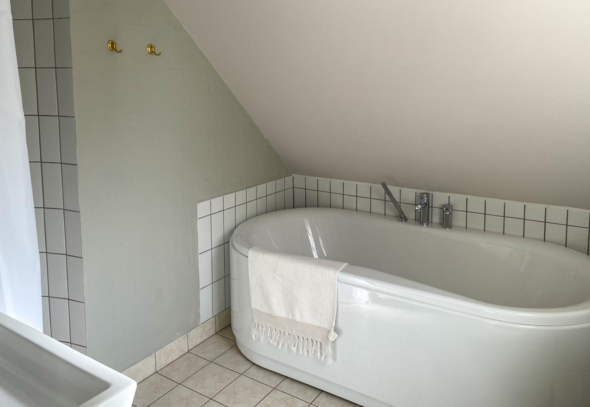 Hotel Strandgaarden Vesterø Havn Екстериор снимка