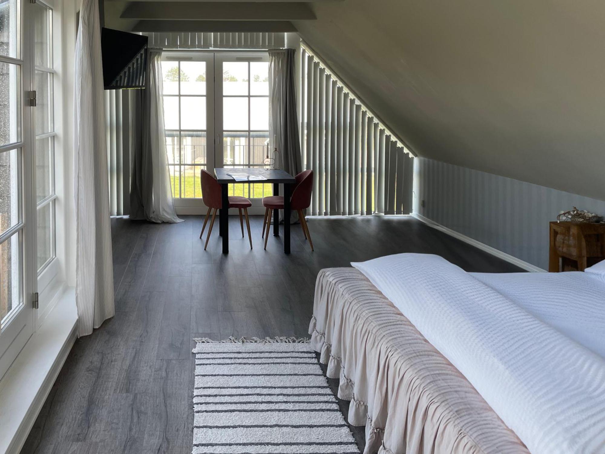 Hotel Strandgaarden Vesterø Havn Екстериор снимка