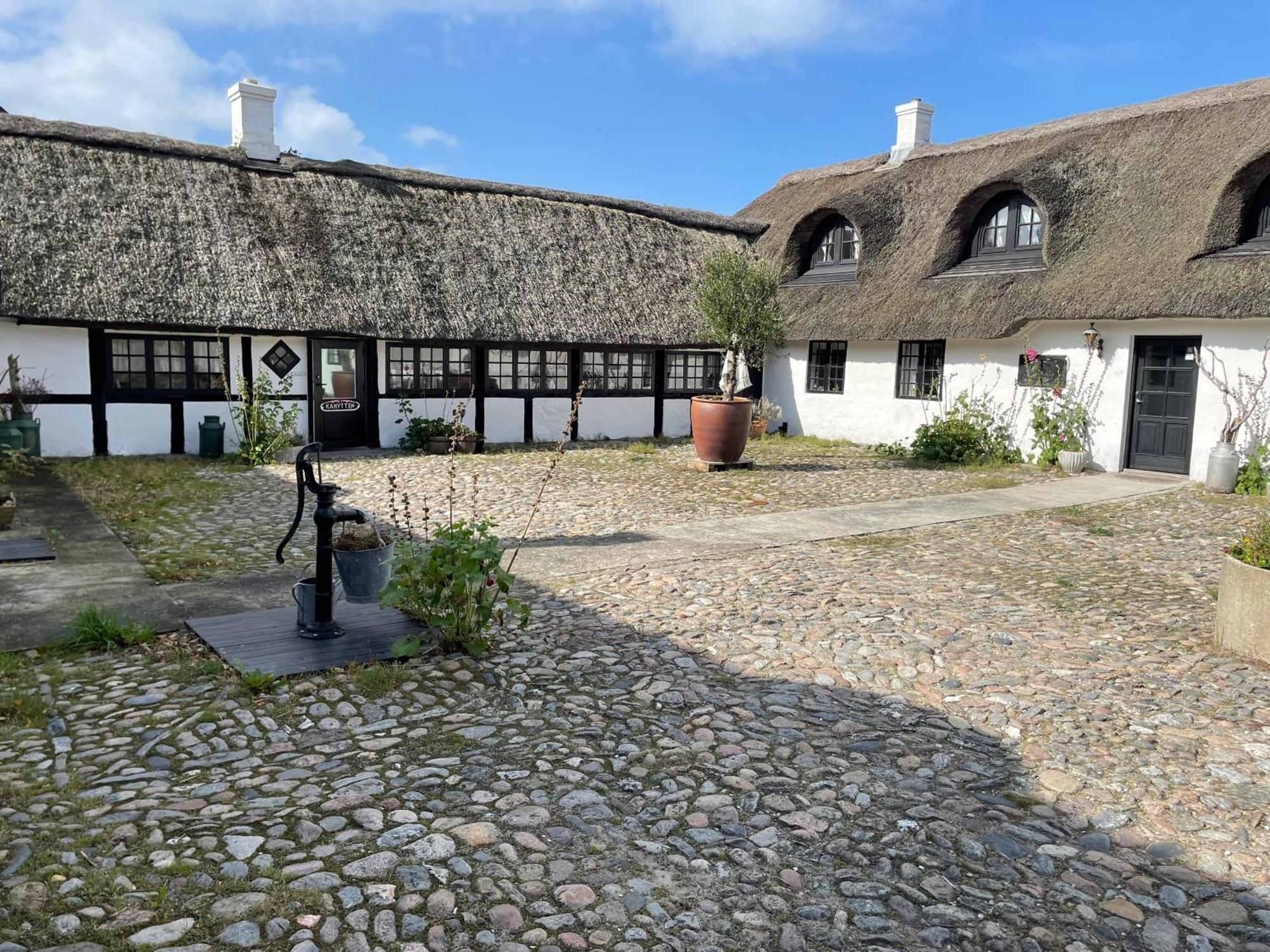 Hotel Strandgaarden Vesterø Havn Екстериор снимка