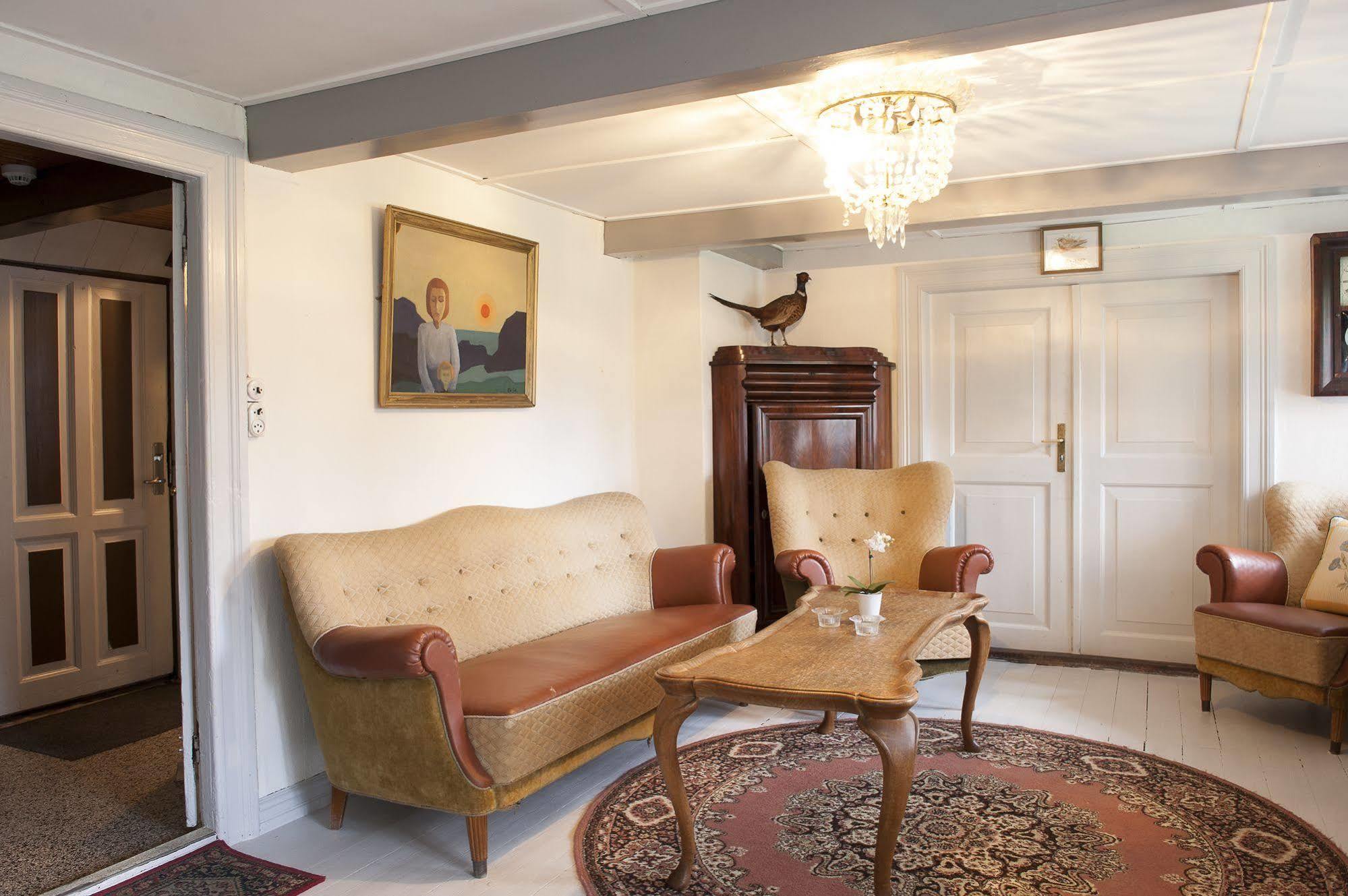 Hotel Strandgaarden Vesterø Havn Екстериор снимка