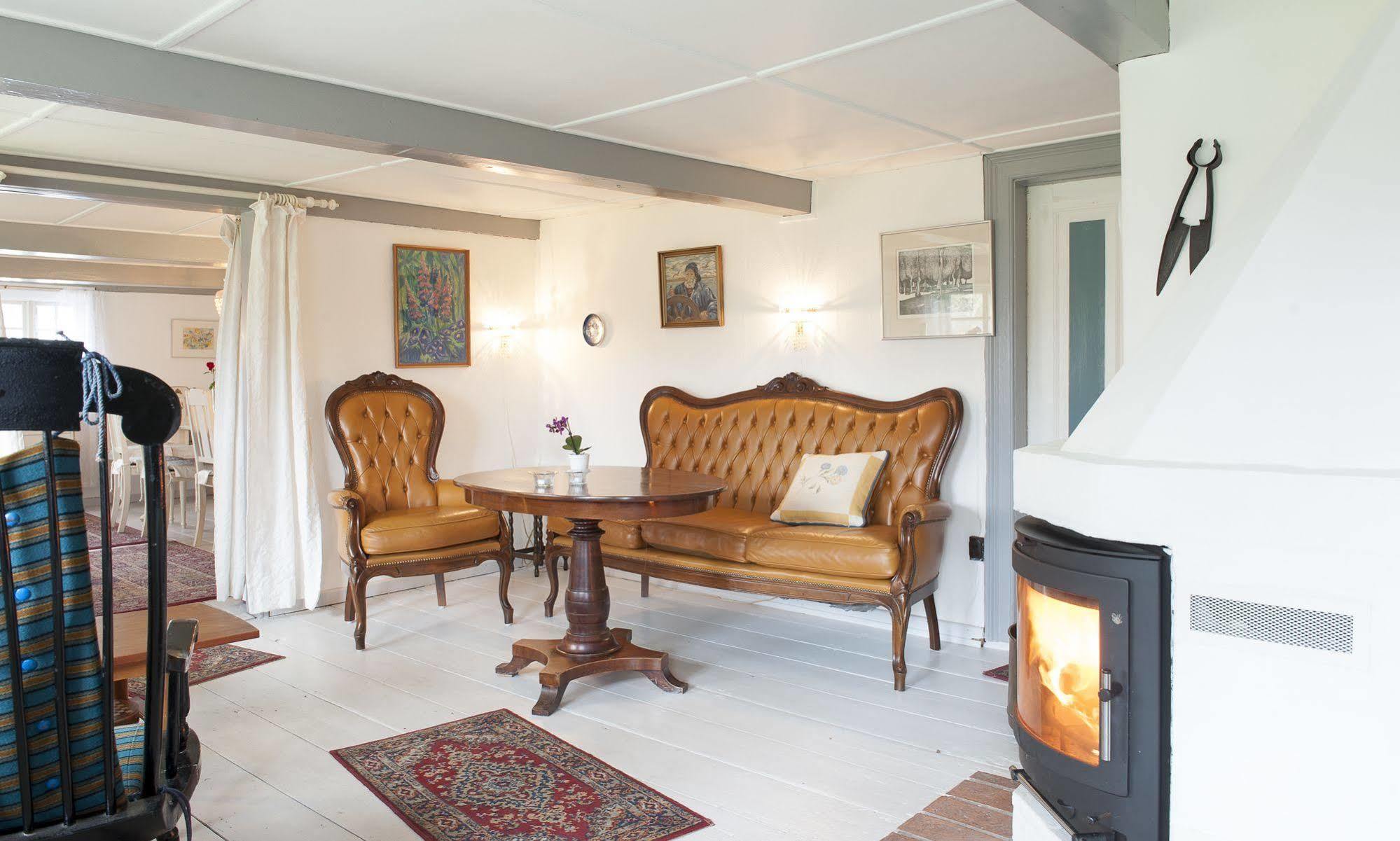 Hotel Strandgaarden Vesterø Havn Екстериор снимка