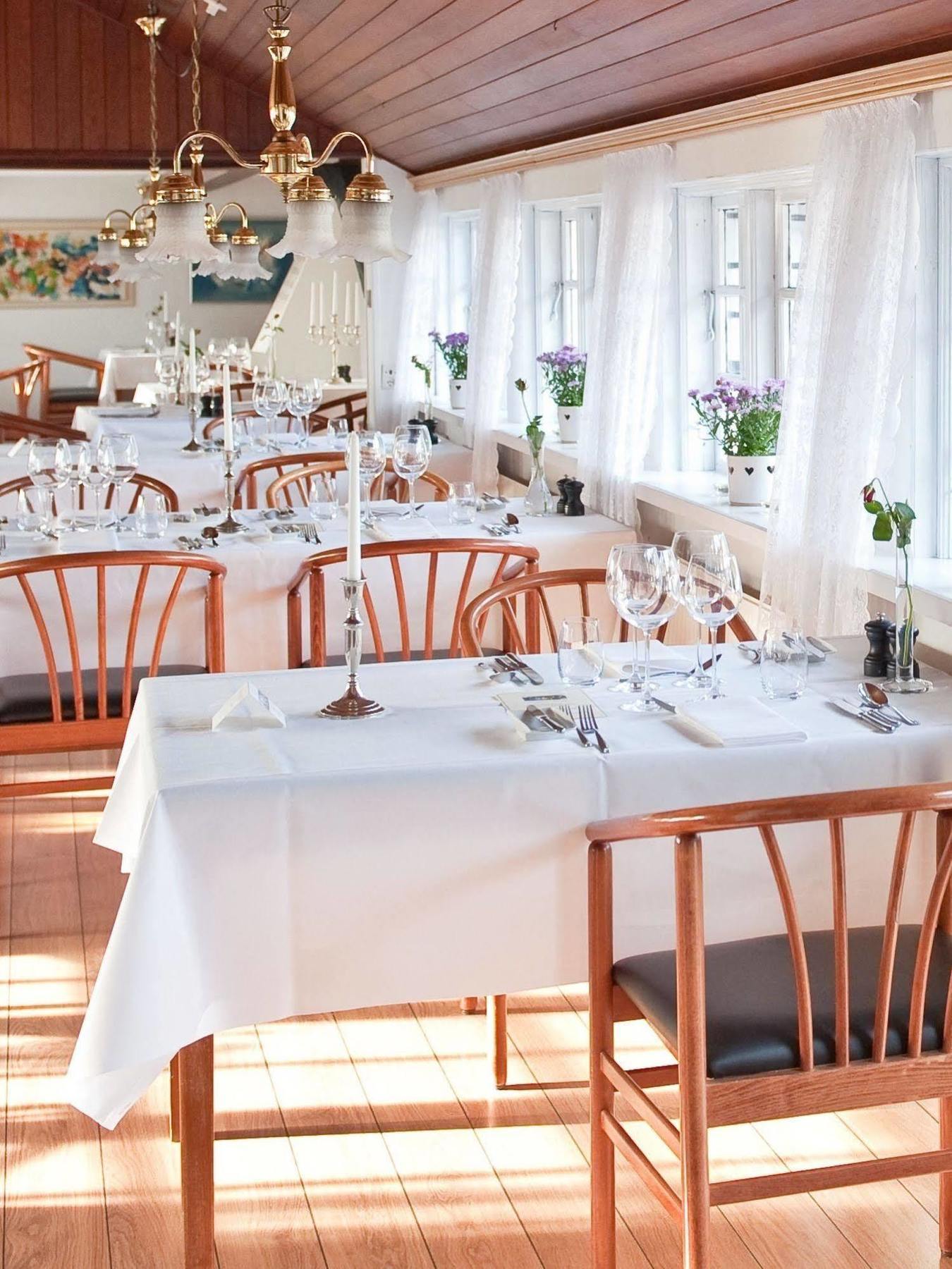 Hotel Strandgaarden Vesterø Havn Екстериор снимка