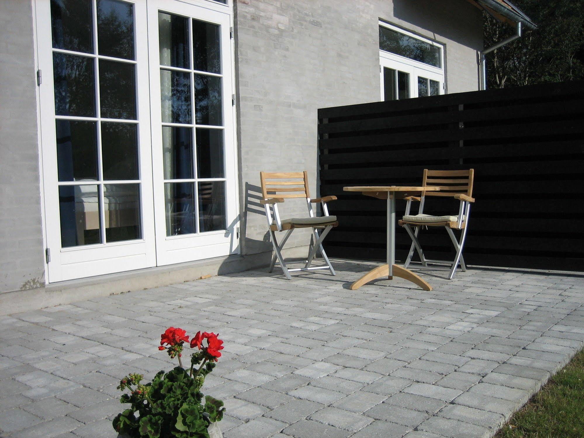 Hotel Strandgaarden Vesterø Havn Екстериор снимка