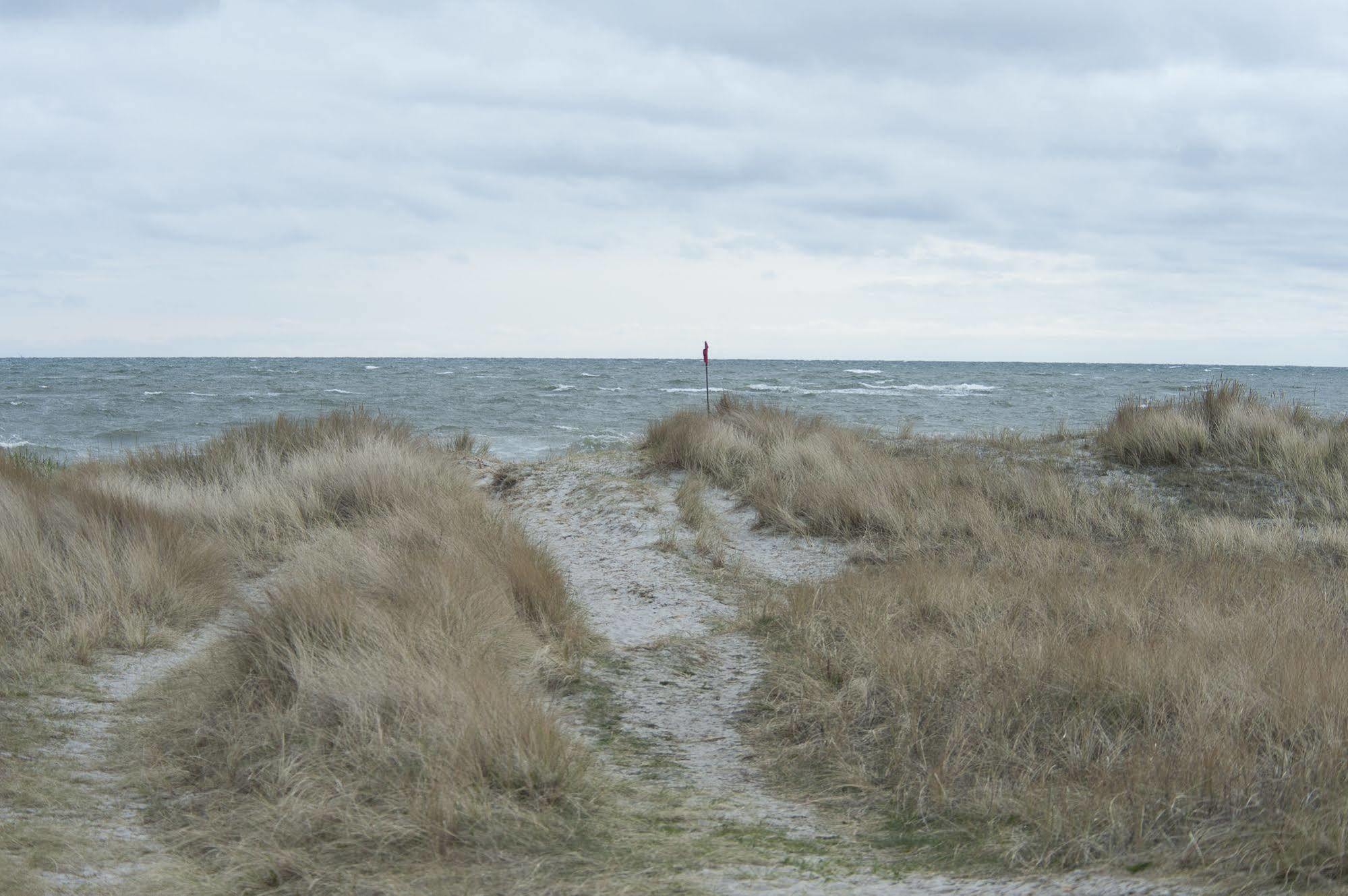 Hotel Strandgaarden Vesterø Havn Екстериор снимка